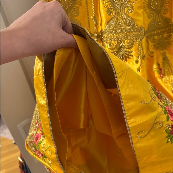 NEW Beautiful embroidered lehenga - Picture 5 of 7